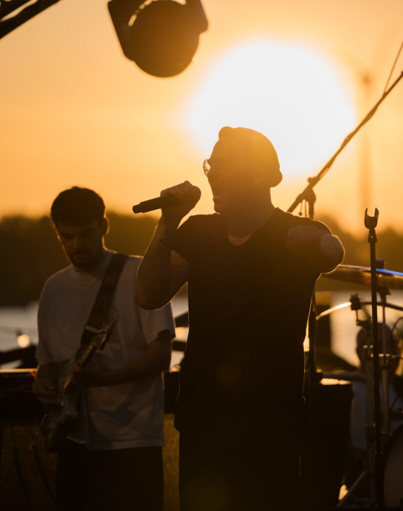 Cosmo Klein live.