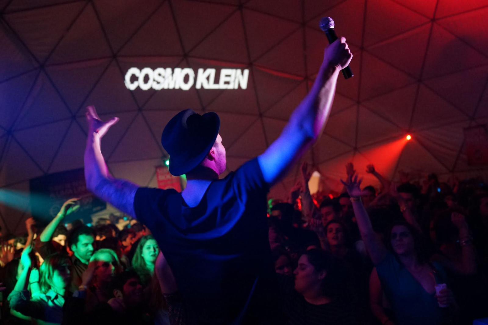 Cosmo Klein reißt die Hütte ab und das Publikum feiert ihn.